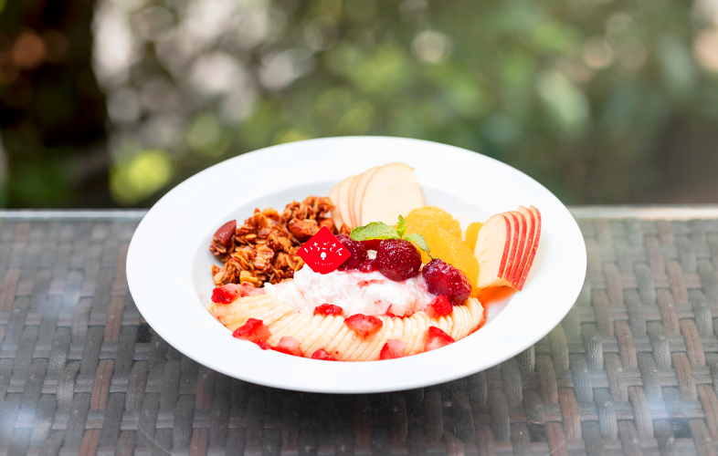 佐賀県産いちごさんのグリークヨーグルトボウル